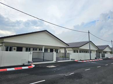 Single Storey Semi-D House For Sale At Teluk Intan