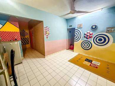 Rumah Pangsa Kayu Ara