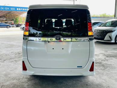Toyota VOXY 2.0 ZS KIRAMEKI 2PD 7STR 45K KM