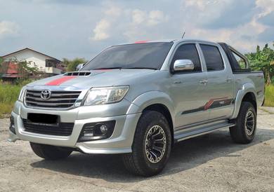 Toyota HILUX 2.5 G TRD (A)  loan kedai