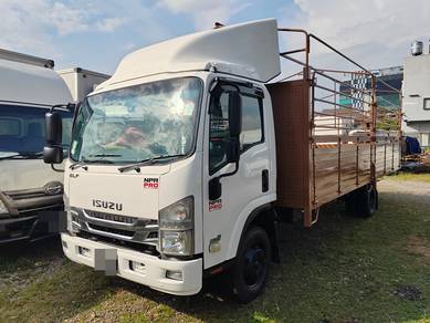 2018 Isuzu NPR81UKH 21ft kargo 7500KG local green