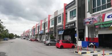 Facing Main Road Shop for Sale at Simpang Ampat (Pearl Avenue)