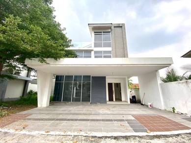 SPACIOUS 3 Storey Bungalow Milano Kemuning, Section 25, Shah Alam