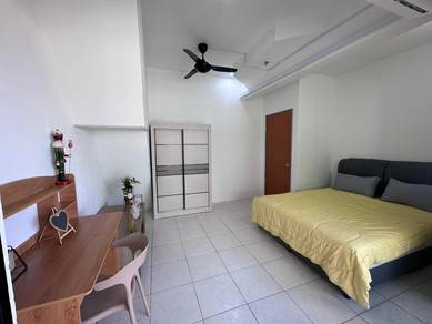 Comfortably Renovated BALCONY room (M1) l Vista Komanwel C,Bukit Jalil