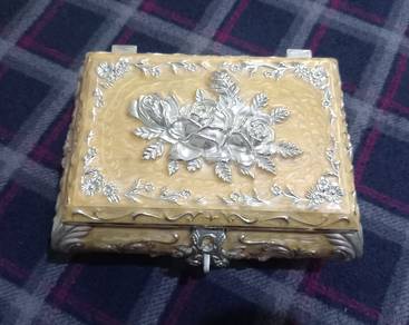 Storage box