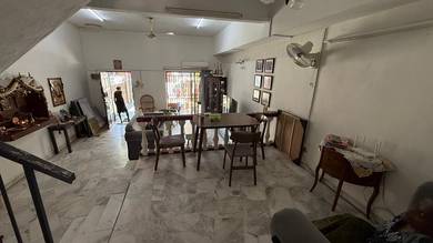 Taman universiti indah 2sty terrace house seri kembangan