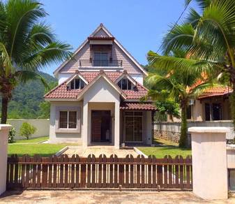 Gated & guarded 3 Storey Bungalow, fully renovated & furnished!