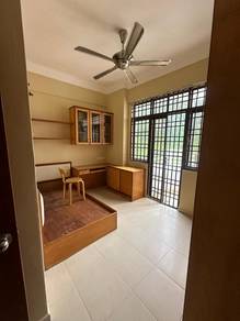 Eden Seaview Corner Unit 940sf 3-Bedrooms Partly Furnished 1-Carpark