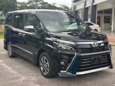 Toyota VOXY 2.0 KIRAMEKI (A)