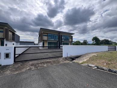 Eco Park Semi Detached Light Industrial Warehouse cum office for Rent