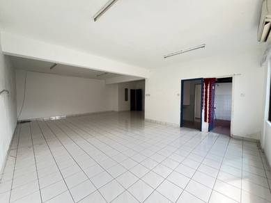 Beverly Hills Plaza Office | 2nd Floor | 810 sf | Opposite T1