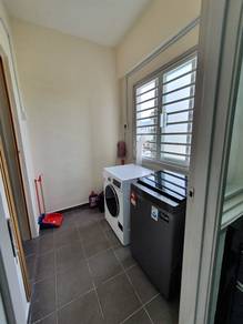 Middle Room @ Bayan Baru. Near FIZ, Sunshine Square & Suntech.