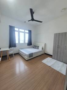 Seaview Master Room@Gelugor. Private Bathroom. Walking dist. to E-gate