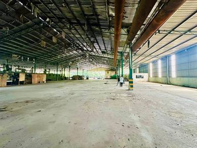 Huge 23 mile Serian Warehouse Fo Rent