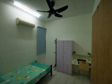 Room for rent near QE1/ at Taman Sri Kepayan Terrace House