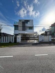 3 Storey Bungalow house for rent