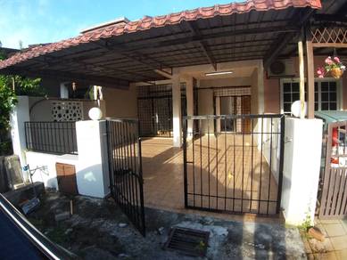 Newly Painted 2-Storey Terraced House @ Taman Dahlia, Sepang For Rent