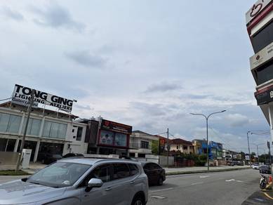 1st Floor Shop Office Damansara Uptown Facing Mainroad For Rent