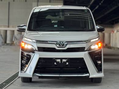 Toyota VOXY 2.0 KIRAMEKI (PM for more units)