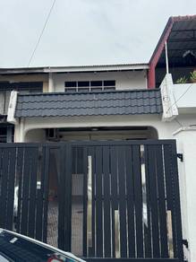 Johor Jaya Jalan Teratai 2sty low cost 2 bedrooms for rent