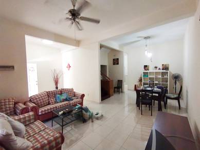 Nice & Peaceful 2.5-storey Terraced House Bandar Laguna Merbok BLM