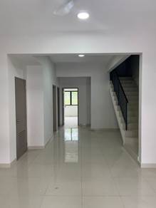 1.5 Sty Townhouse Ground floor | Elegan Residensi | Puchong | Balcony