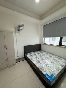 sky habitat / rnf / vsummer / walking  to ciq / room for rent