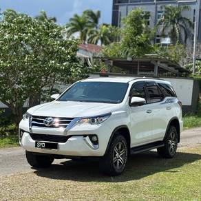 Toyota FORTUNER 2.4 4x4 (A)