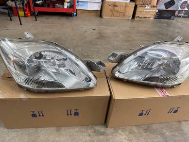 Used Toyota Vios NCP93 headlamp stanley lampu