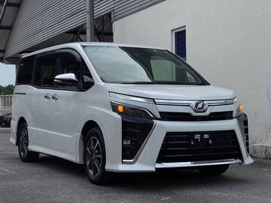 R/MONITOR 2020 Toyota VOXY 2.0 KIRAMEKI 2 F/LOAN