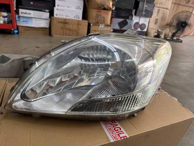 Used Toyota Vios NCP93 headlamp stanley lampu