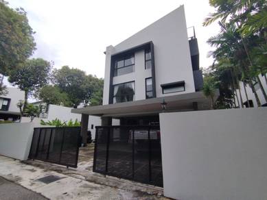 Corner Lot, 20 Trees West Bungalow with Swimming Pool, Taman Melawati