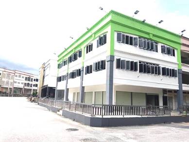 CORNER UNIT SHOPLOT Putra Point 3 Storey Bandar Baru Nilai For Rent