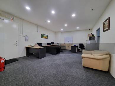 High Floor/Face Mainroad/Basic Renovation/Easy Parking/Strategic Loc