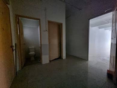 Freehold/Non Bumi/Strata Title/Suitable Office or Retail use/Repainted