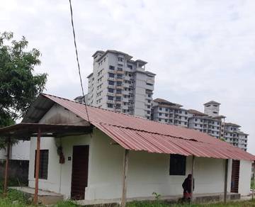 Rumah Kampung sebelah Kondominium Selat Horizon Klebang