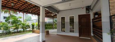 Freehold Ground Floor Corner Unit with Land For Sales  3bedrooms 3bath