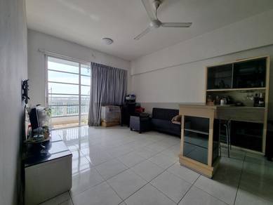 Pool View/Partly Furnished/Renovated/Non Bumi/Well Kept Best Deal Unit