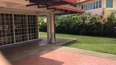 End Lot with Huge Garden Space/Freehold/Gated & Guarded/Renovated Unit