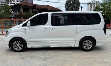 Hyundai GRAND STAREX 2.5 ROYALE (A) PREMIUM