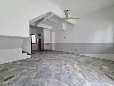 2-Storey 825sf, Refurbished, Face South, Non Bumi, Comfortable ownstay