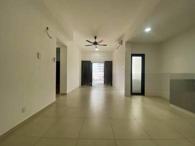 Below Market Price/Pool view/Low Floor/Partly Furnished/Well Kept Unit