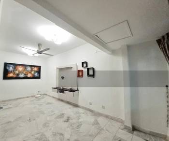 Taman Kinrara @puchong Leasehold 4R3B Fully renovated
