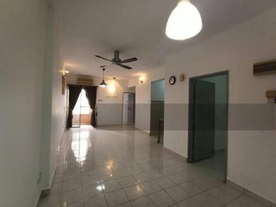 860sf 3 rooms Repainted unit, walk distance to MRT, Strategic Location