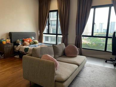 High Floor/Full Furnished/Move in Condition/Freehold Studio Smart Home