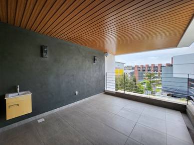 LUXURY MODERN 3.5 Storey VILLA SENJA Rawang private lift and pool