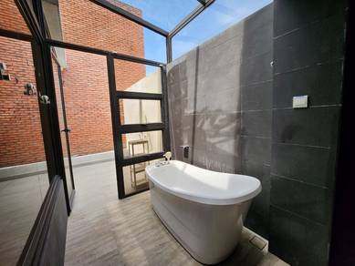 LUXURY MODERN 3.5 Storey VILLA SENJA Rawang private lift and pool
