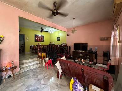 Renovated with extended kitchen/Face South/Ample Parkings/Best Deal