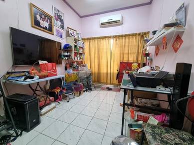 Ground Floor/Renovated/Partly Furnished/Face East/With Strata/Wel Kept