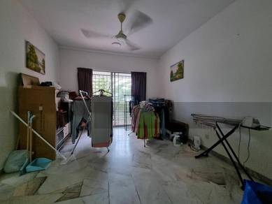 Mid Floor/Face South East/Minor Renovated/Well Kept Freehold Best Deal